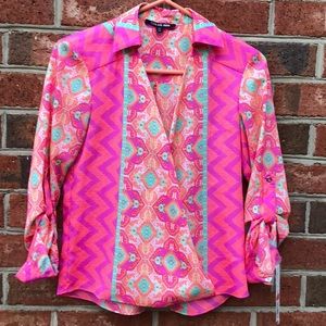 Beautiful Gianni Bini Top NWT Great Colors